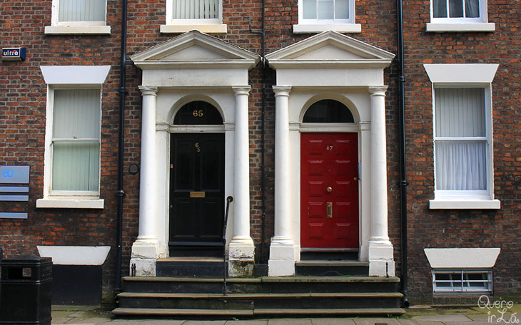Portas de arquitetura georgiana em Liverpool