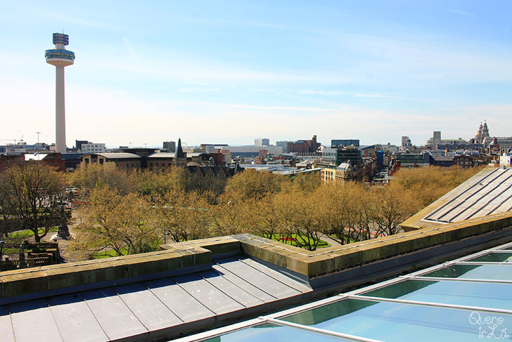 Vista de Liverpool no terraço da Central Library