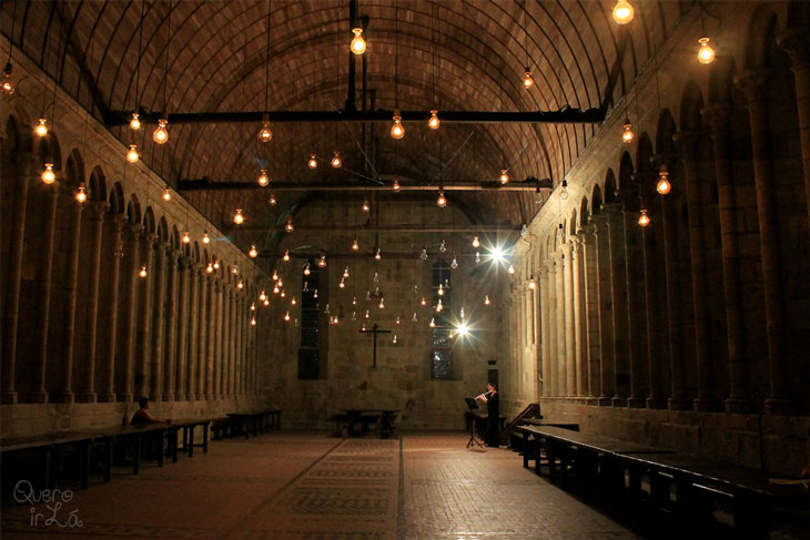 Visita noturna na abadia do Mont Saint-Michel