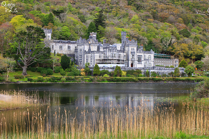 Kylemore Abbay no Connemara National Park, Irlanda