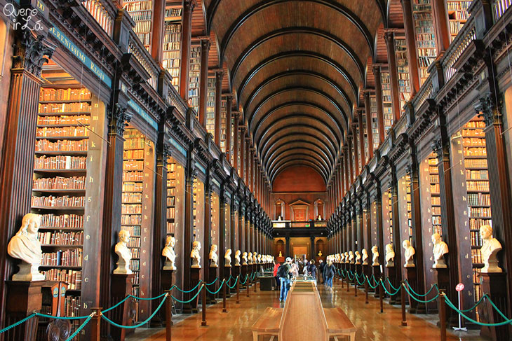 Book of Kells, biblioteca na Trinity College, em Dublin - Irlanda