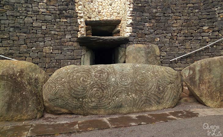 Símbolos celtas em Newgrange, Irlanda