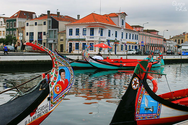 Barcos moliceiros em Aveiro, a Veneza Portuguesa