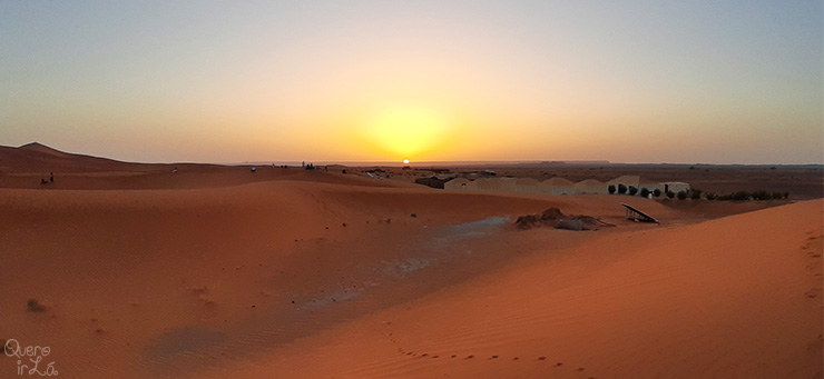 Nascer do sul nas dunas de Erg Chebbi, no deserto do Saara no Marrocos.