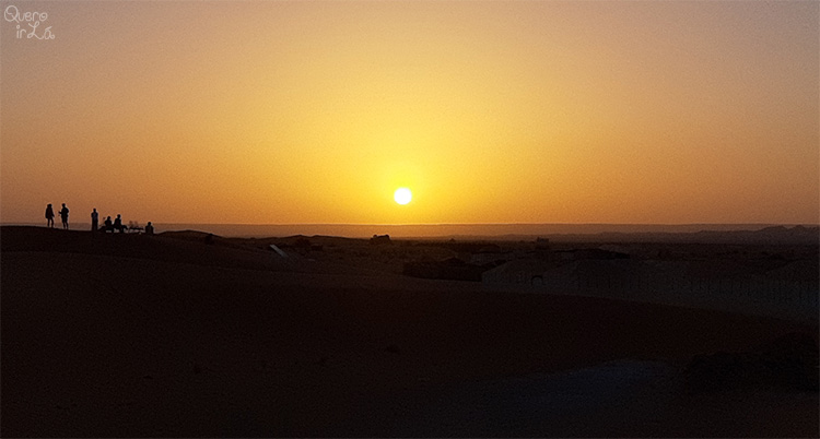 Nascer do sul nas dunas de Erg Chebbi, no deserto do Saara no Marrocos.